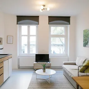 Apartment Madflats S-bahn Friedenau Berlin
